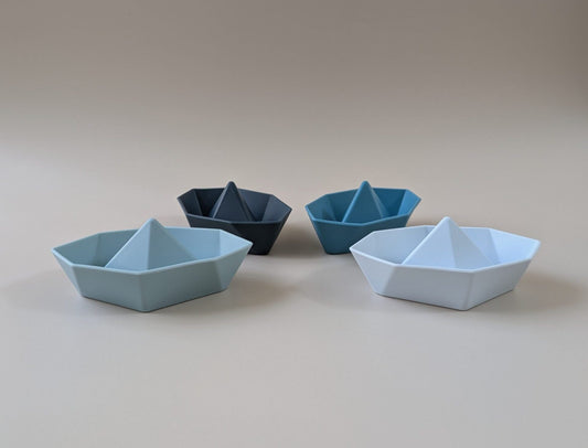 3 Benefits of Using Navy Bath Boats for Toddler Sensory Play